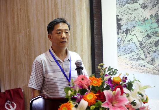 北京市文联事业发展部主任陈润华在会员大会上致辞